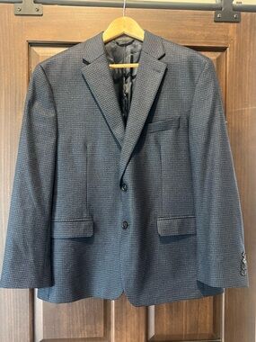 Ralph Lauren navy/blue plaid sport coat. 44S